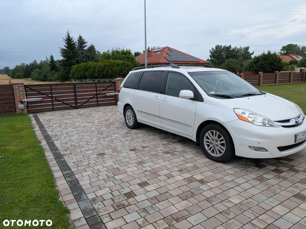 Toyota Sienna - 2