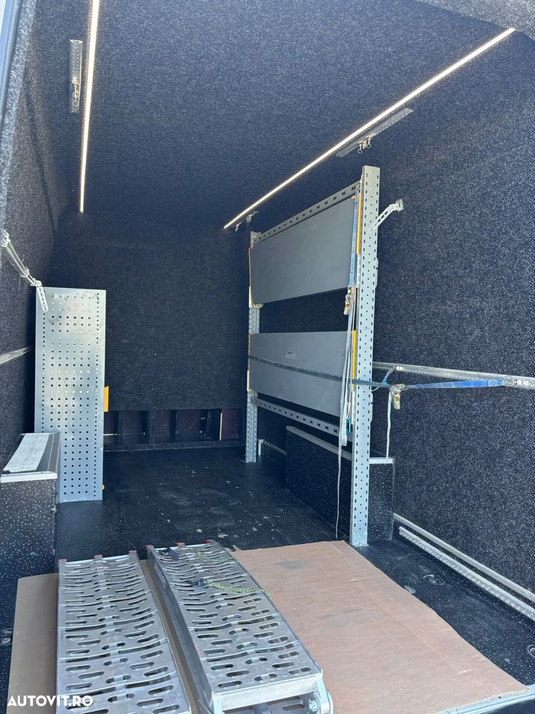 Volkswagen Crafter - 13