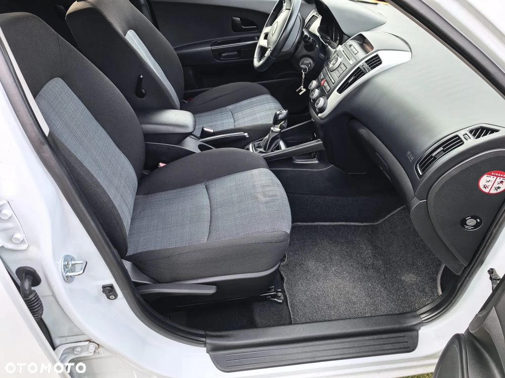 Kia Ceed 1.4 L - 14