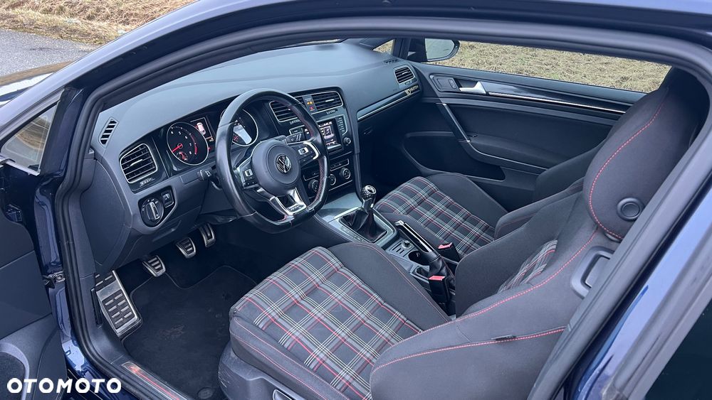 Volkswagen Golf GTI (BlueMotion Technology) - 17