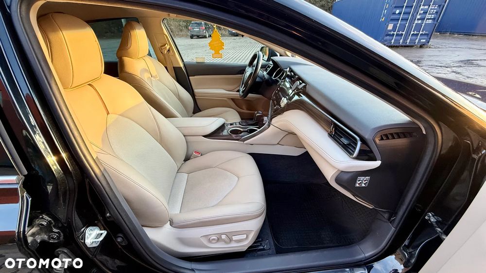 Toyota Camry 2.5 Hybrid Executive CVT - 10