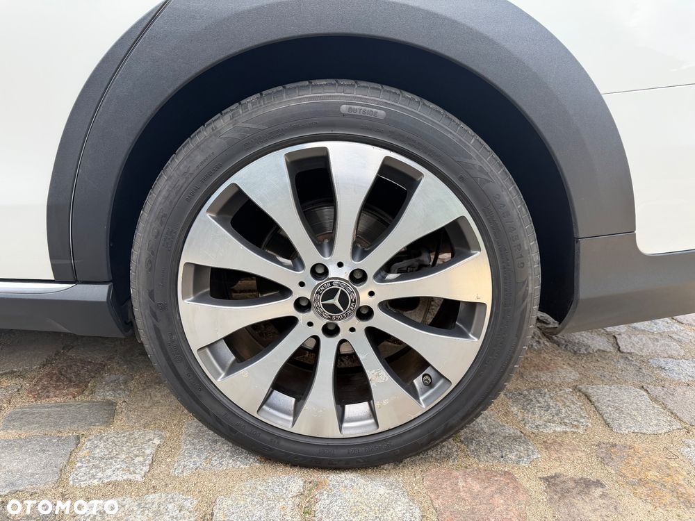 Mercedes-Benz Klasa E 220 d 4Matic All-Terrain 9G-TRONIC Exclusive - 34
