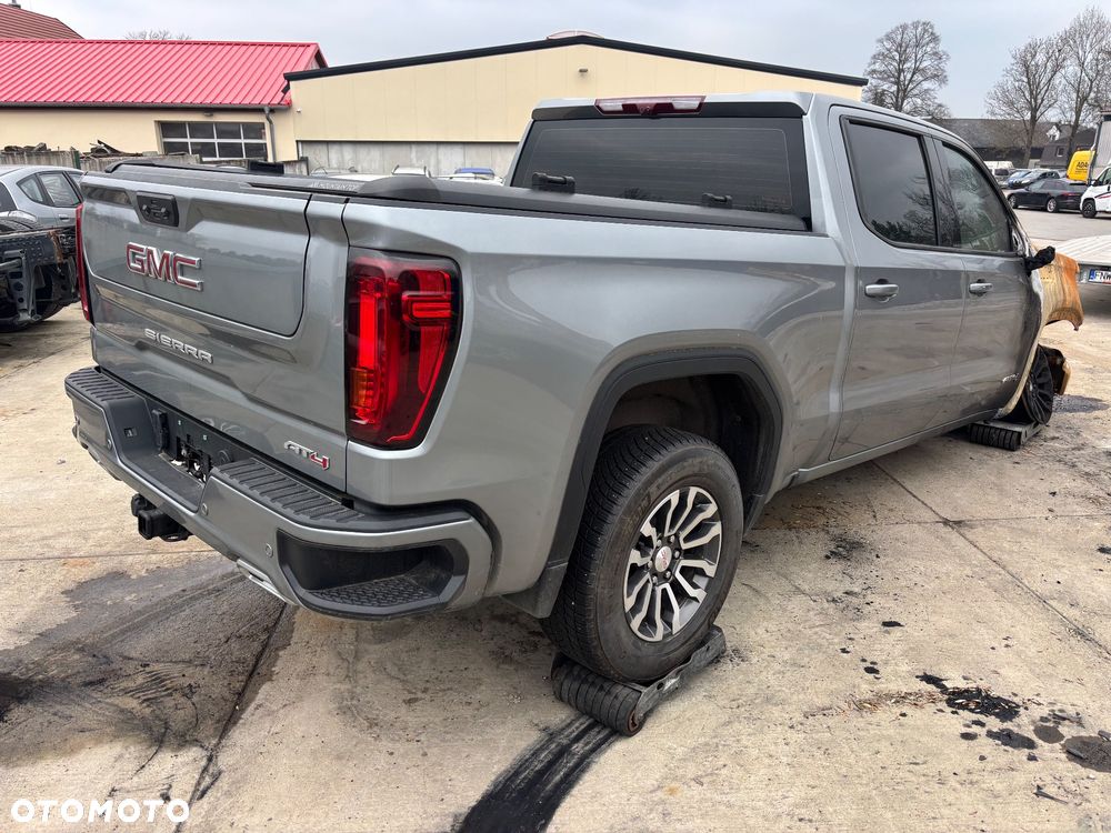 GMC Sierra - 4