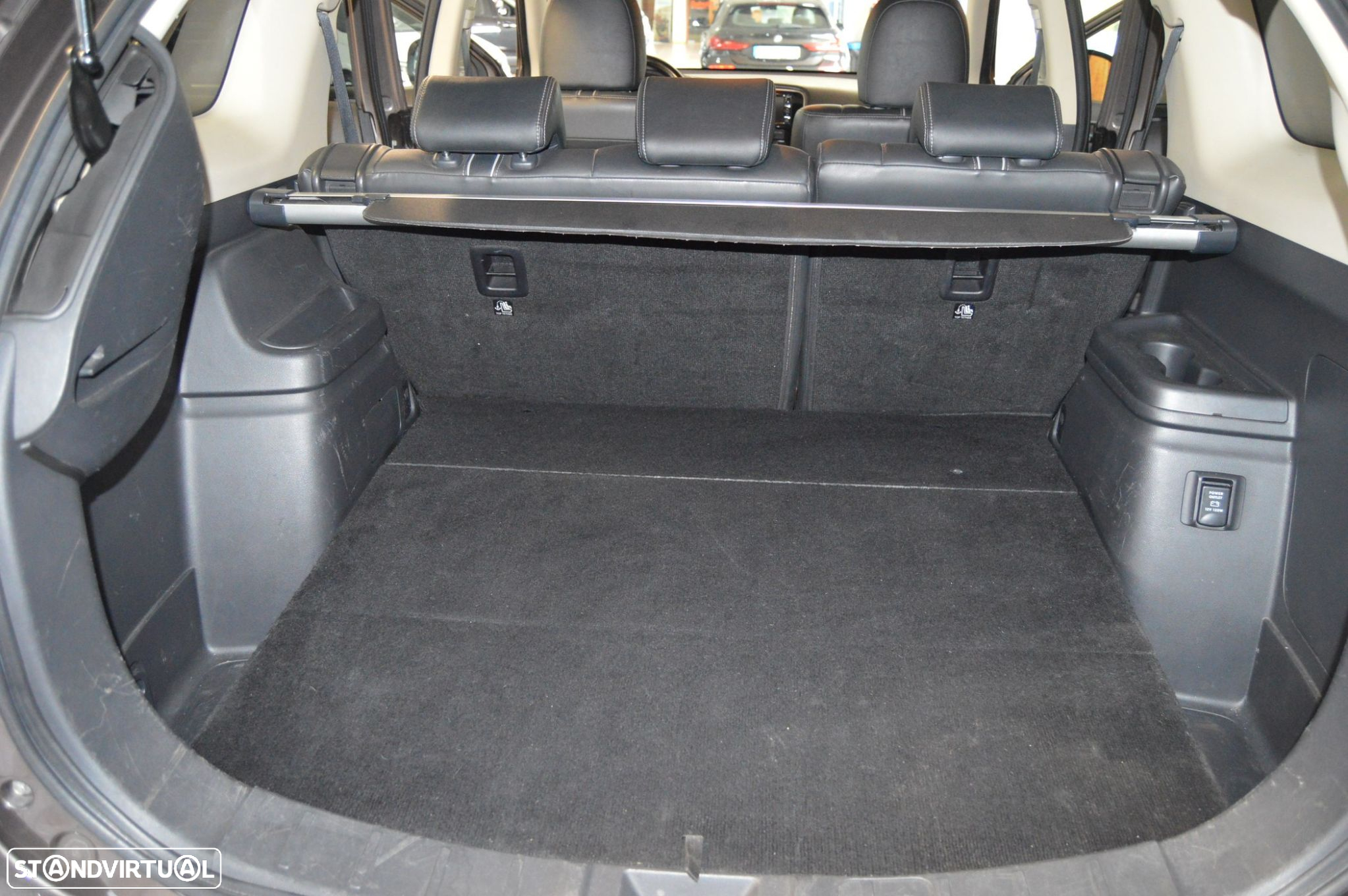 Mitsubishi Outlander 2.0 PHEV Instyle Navi - 27