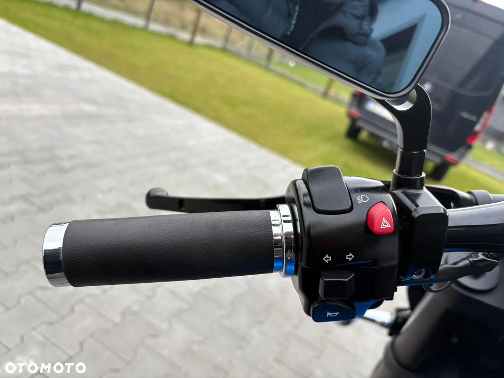 Suzuki Boulevard - 21