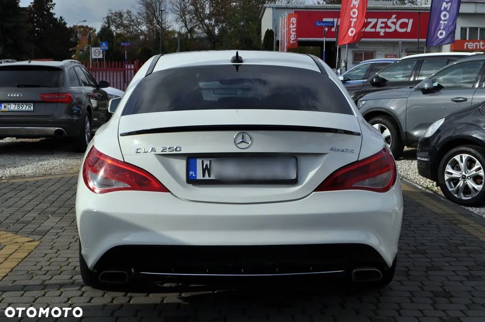 Mercedes-Benz CLA 250 4Matic 7G-DCT AMG Line - 11