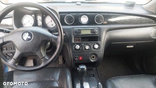 Mitsubishi Outlander - 8
