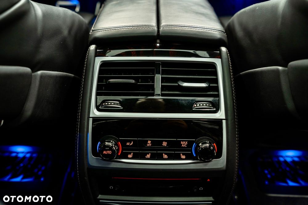 BMW Seria 7 740Li xDrive - 38