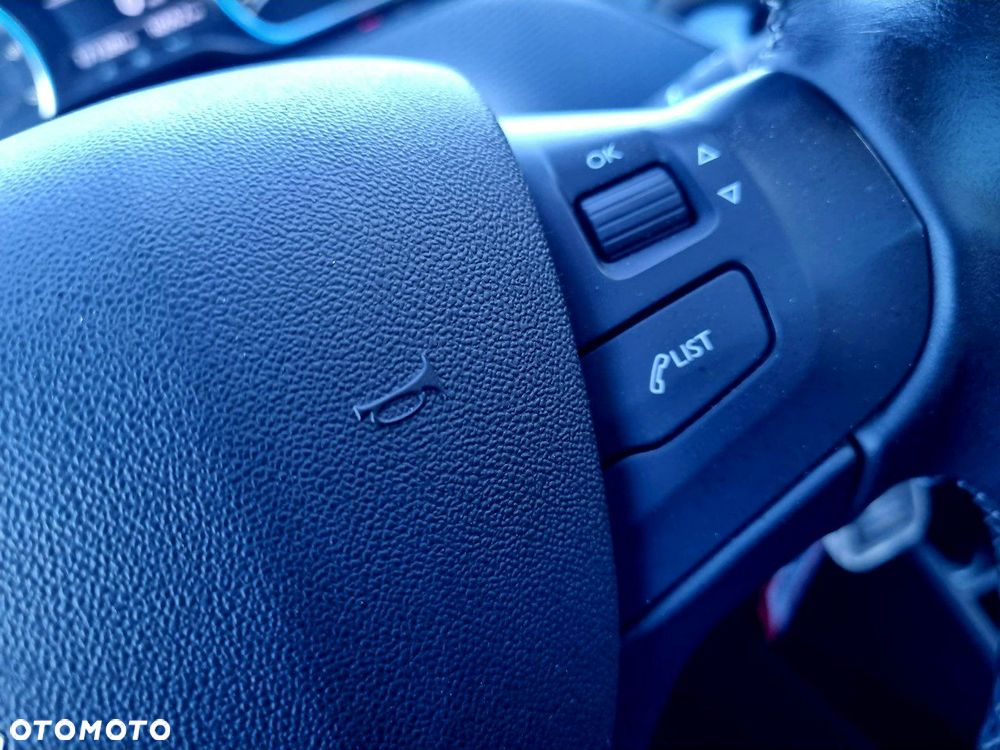 Peugeot 2008 1.5 BlueHDi Allure S&S - 17