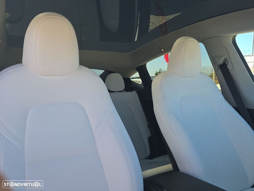 Tesla Model Y Premium Long Range Dual Motor AWD - 18