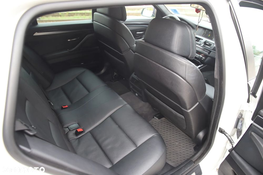BMW Seria 5 525d xDrive - 23