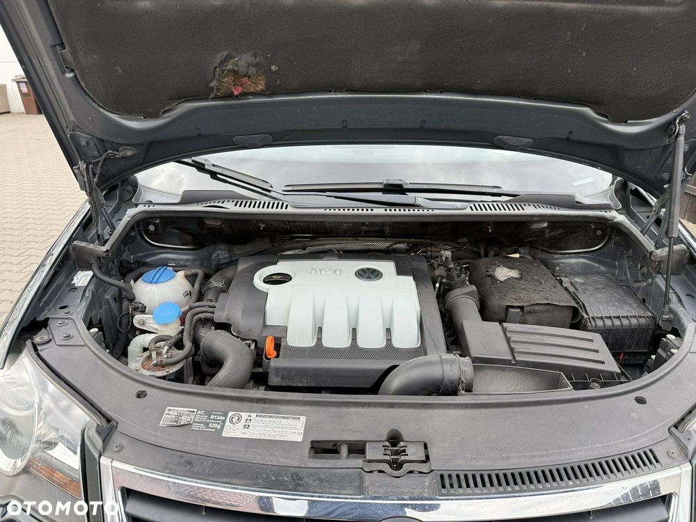 Volkswagen Touran - 12