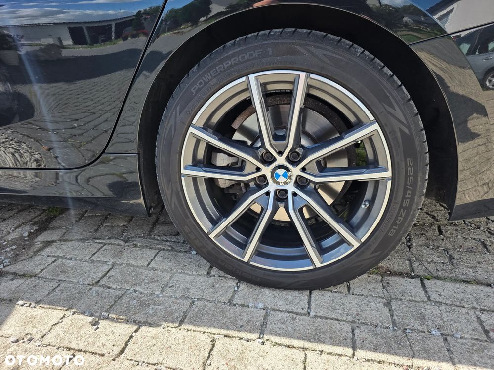 BMW Seria 3 330i Sport - 16