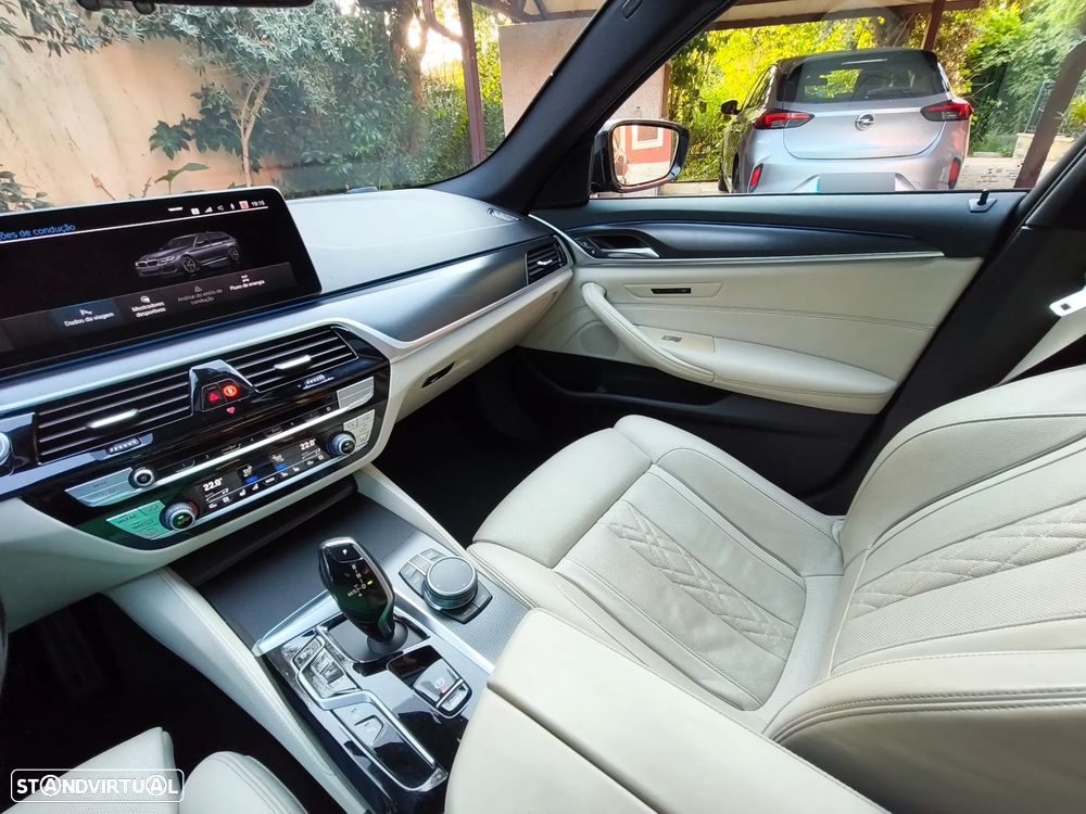 BMW 530 e Pack Desportivo M - 25