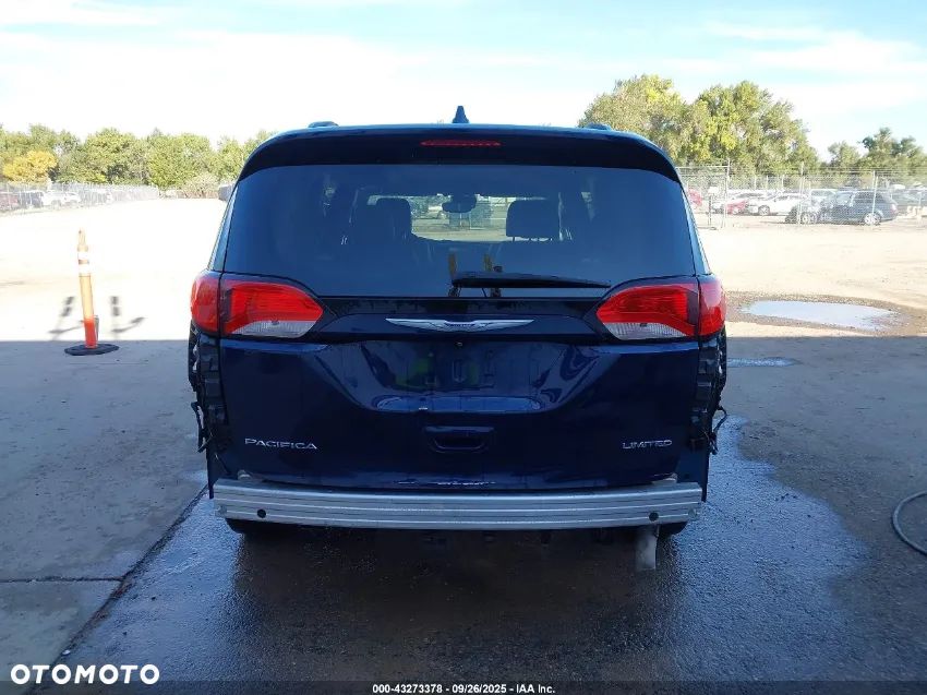 Chrysler Pacifica - 5