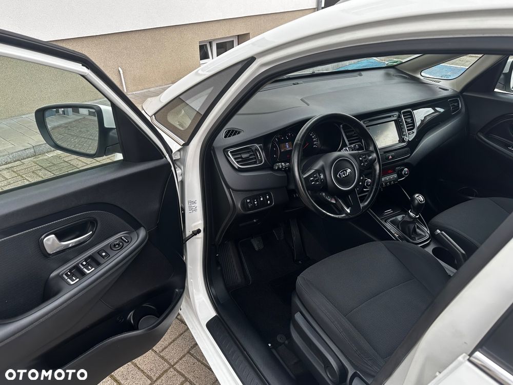 Kia Carens - 22