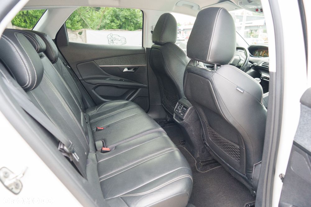 Peugeot 3008 1.2 PureTech GPF Allure S&S - 21