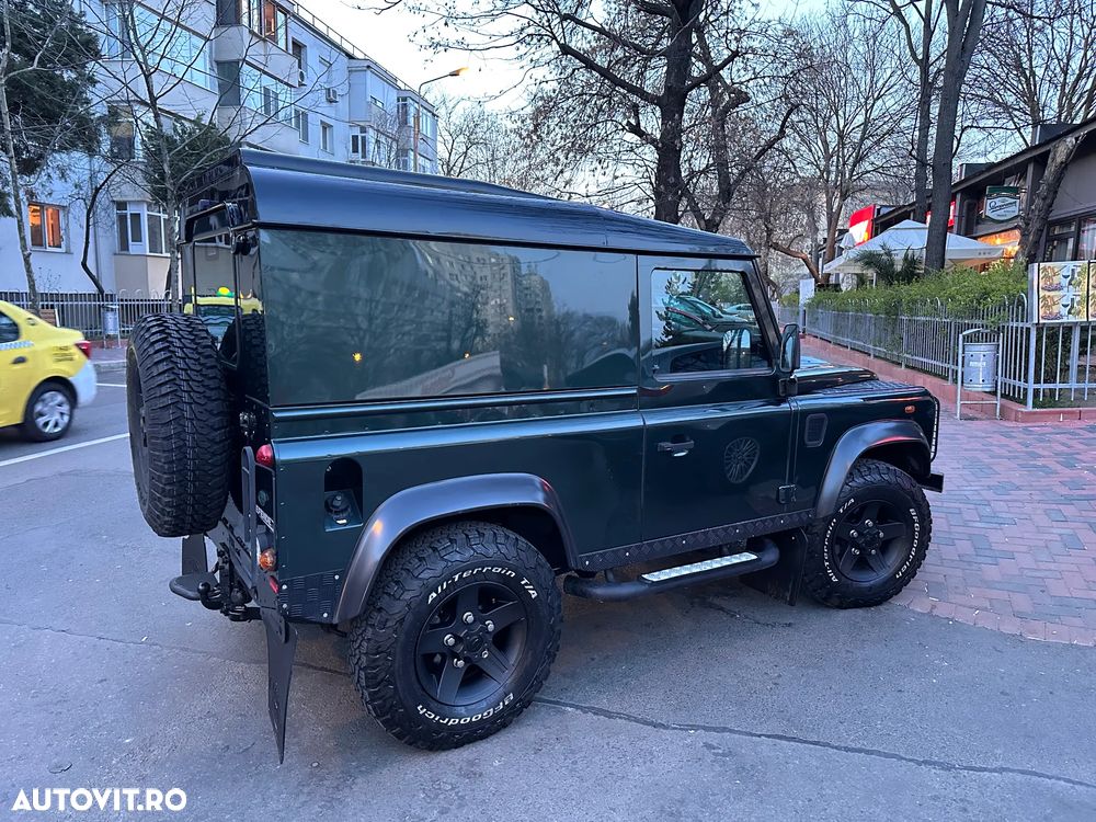 Land Rover Defender - 2