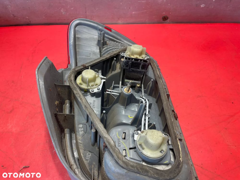 TOYOTA YARIS I lampa tylna prawa - 4