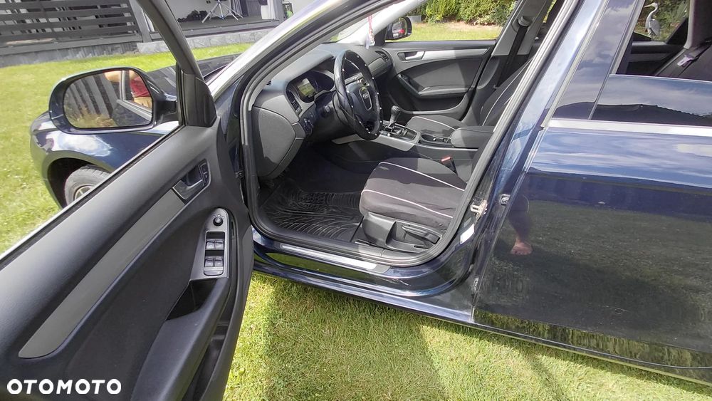 Audi A4 Limousine - 9