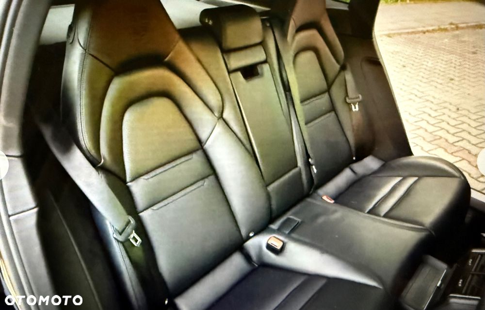 Porsche Panamera 4 E-Hybrid - 8