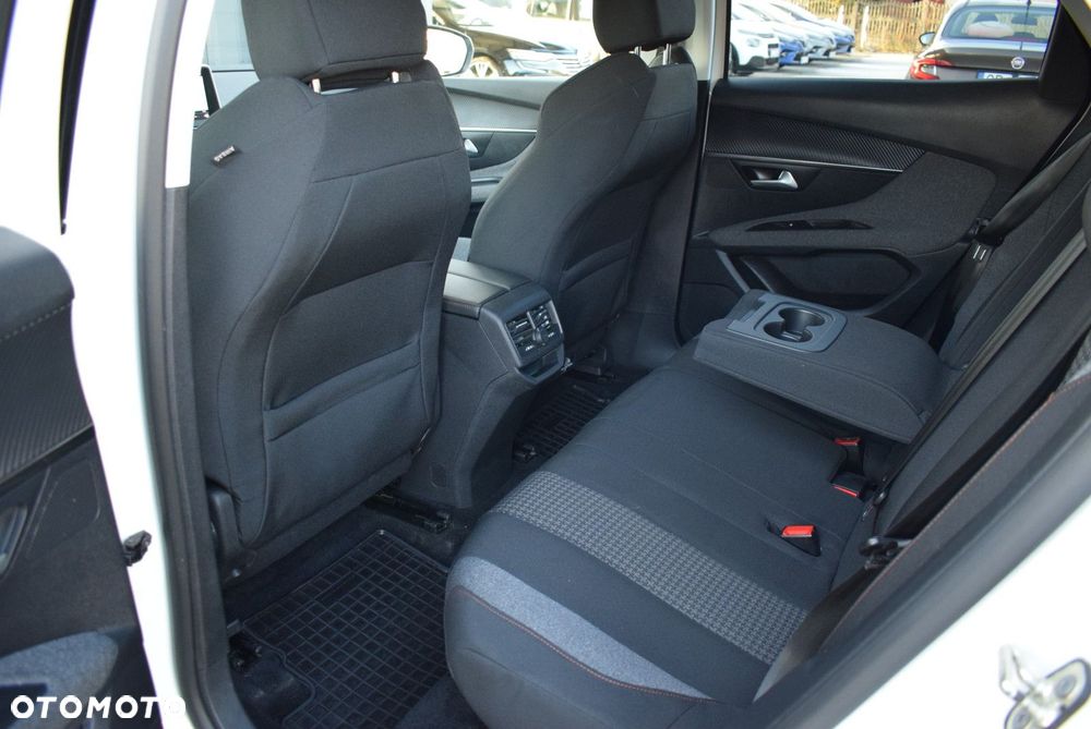Peugeot 3008 1.2 PureTech Allure S&S - 25