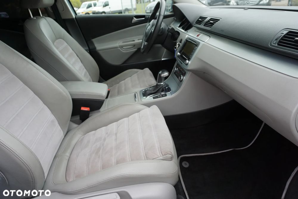 Volkswagen Passat 3.2 V6 FSI 4Mot Highline DSG - 18