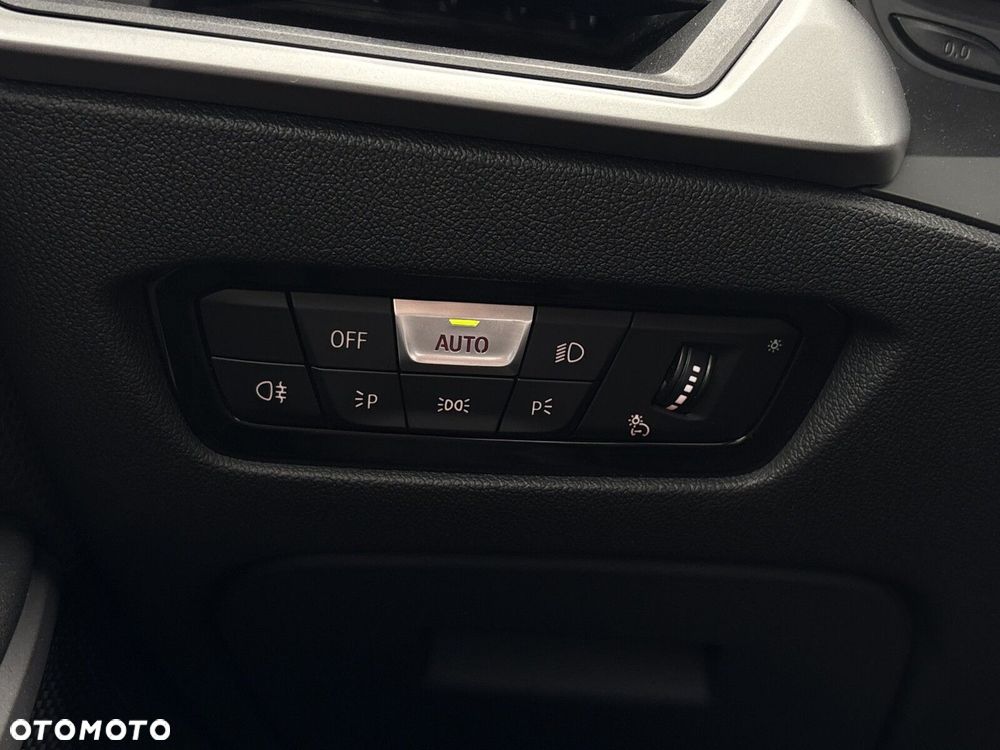 BMW Seria 3 318i - 11
