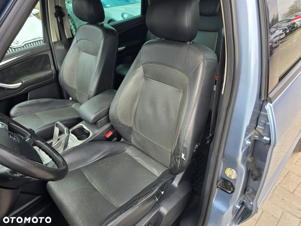 Ford S-Max - 12