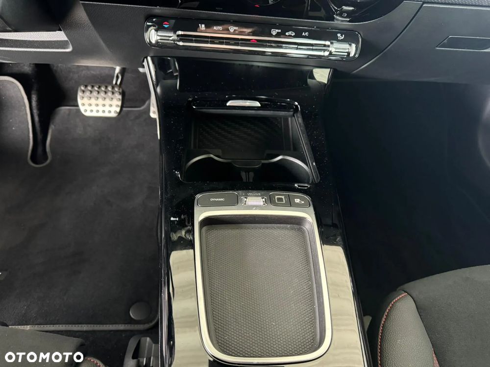 Mercedes-Benz CLA 200 AMG Line 7G-DCT - 26