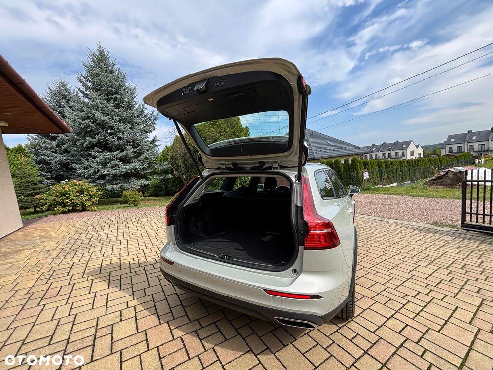 Volvo V60 Cross Country B4 D AWD Geartronic Pro - 25