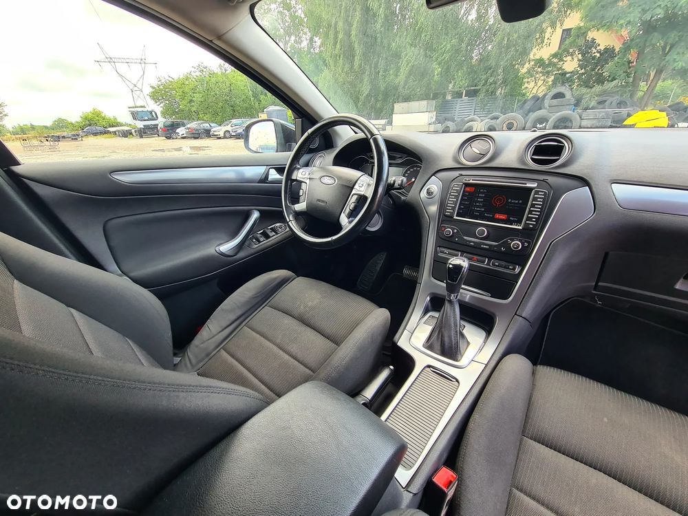 Ford Mondeo - 35