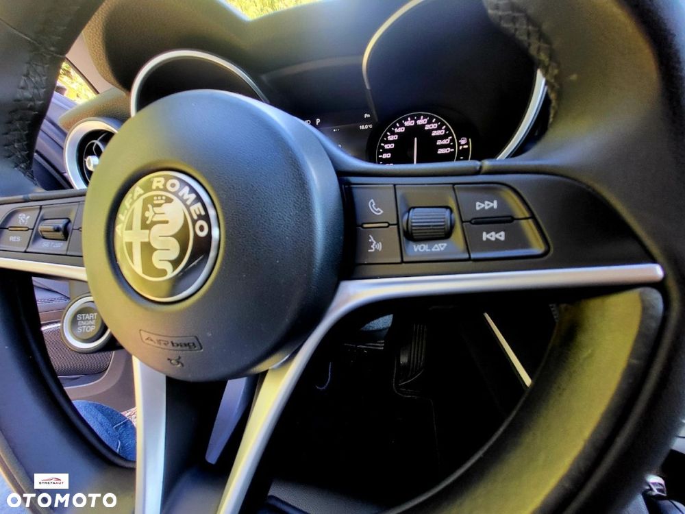 Alfa Romeo Stelvio - 20