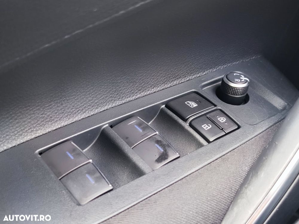 Toyota Corolla 1.8 HSD Business - 29