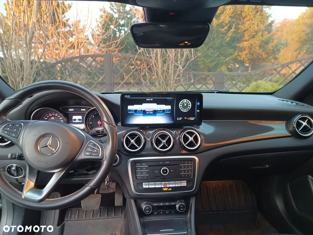 Mercedes-Benz GLA 220 d 7G-DCT UrbanStyle Edition - 9