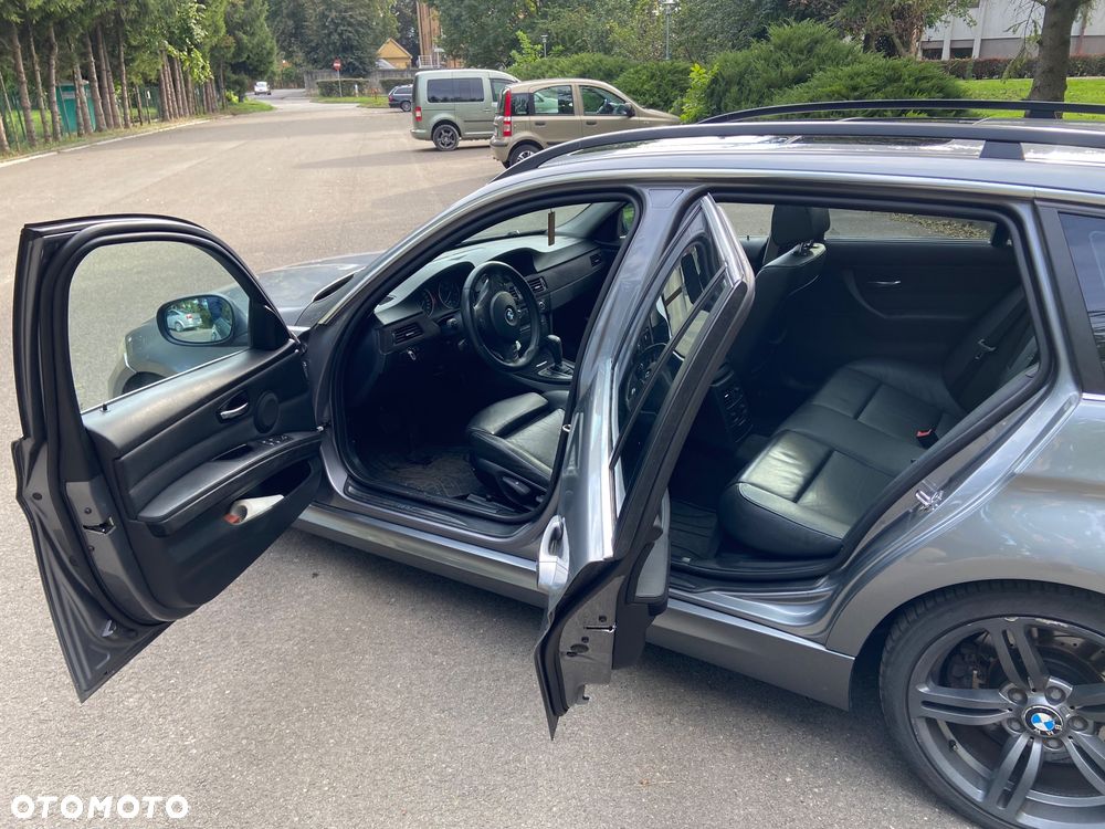 BMW Seria 3 325d DPF Touring - 16