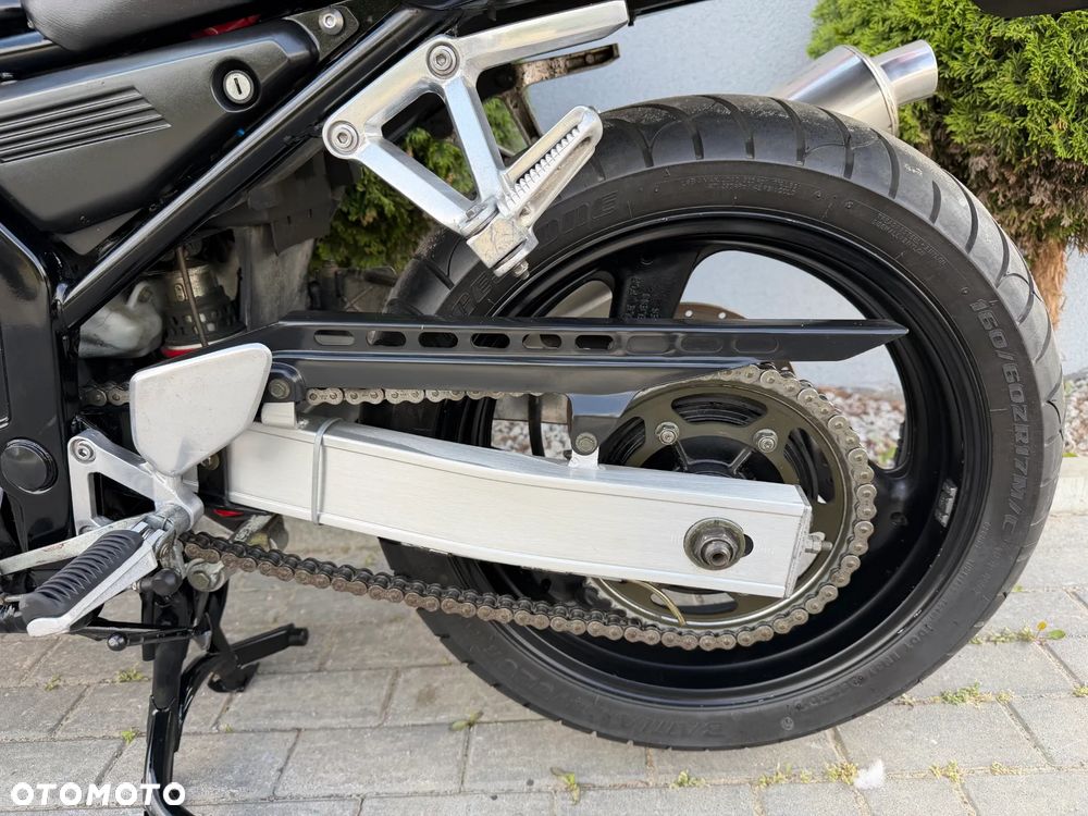 Yamaha FZS - 32