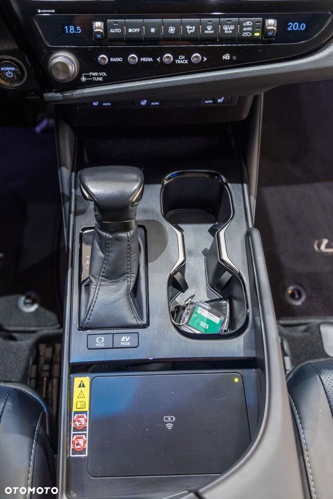 Lexus ES 300h Business Edition - 29