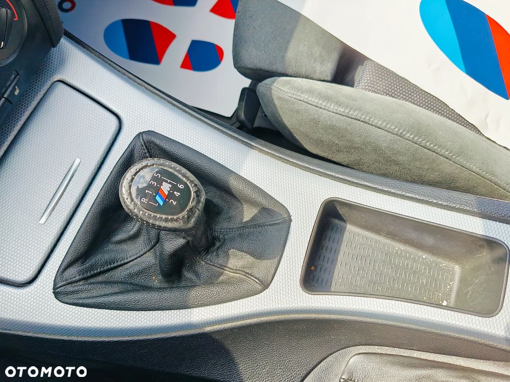 BMW Seria 3 318i - 23