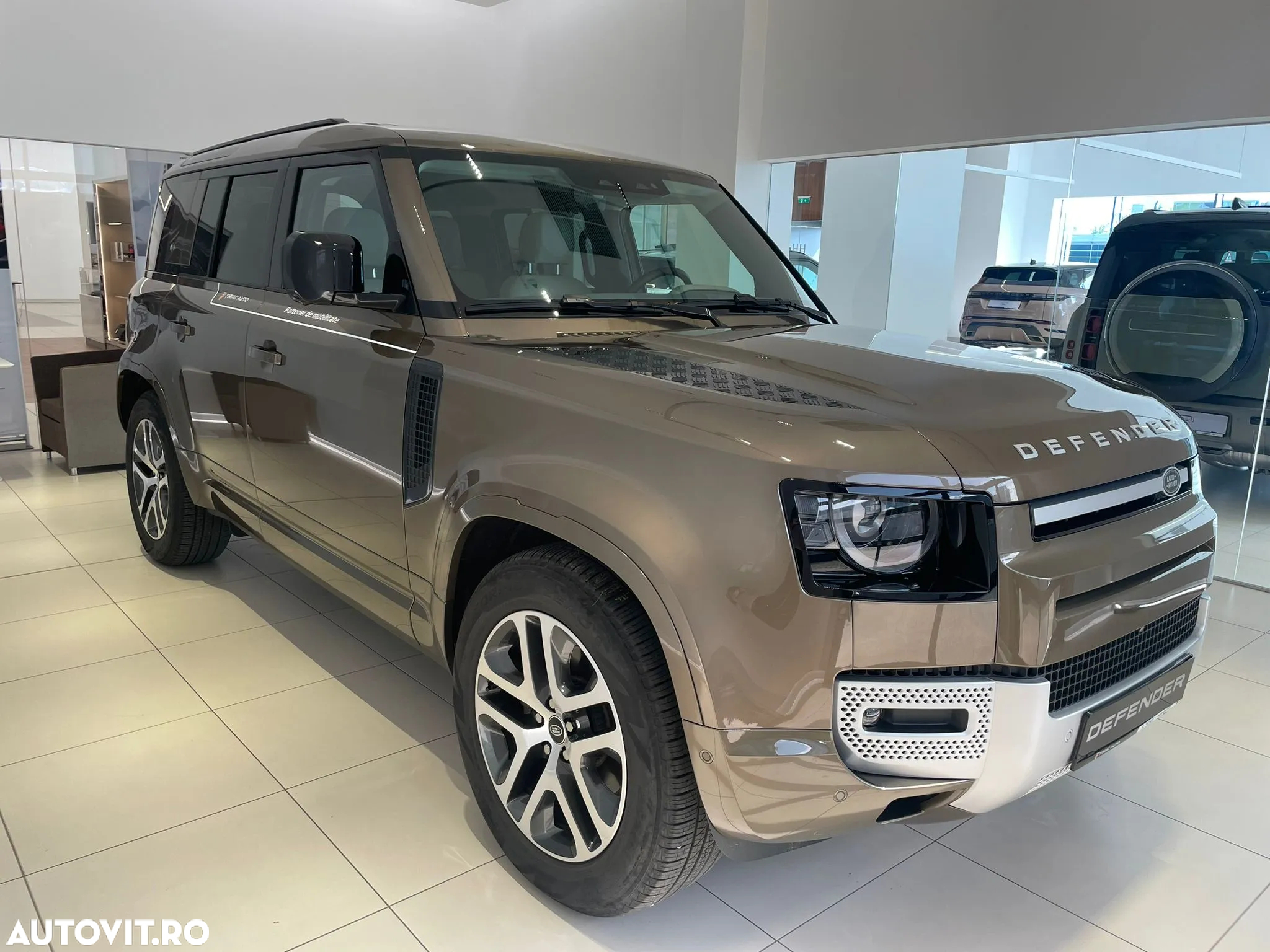 Land Rover Defender - 3