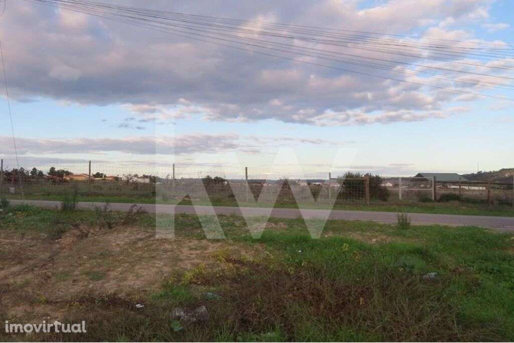 Oportunidade Única de Investimento em Terreno Urbano com Vista Deslumb - Grande imagem: 5/12