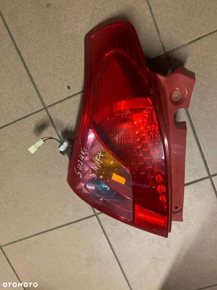Lampa tylna tył lewa Suzuki swift MK6 - 1