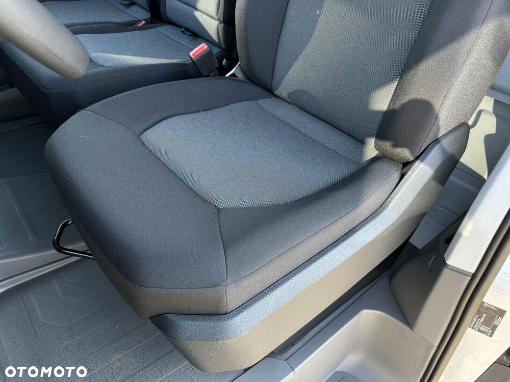 Volkswagen Crafter Crafter 35 Podwozie z pojedynczą kabiną silnik: 2,0 l TDI EURO VI-e SCR 103 kW / skrzynia biegów: Przedni napęd manualna 6-biegowa rozstaw osi: 4490 mm - 13