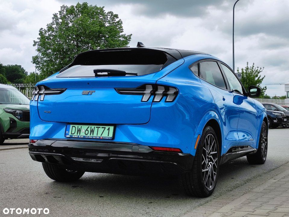 Ford Mustang Mach-E - 6