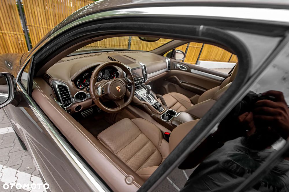 Porsche Cayenne S - 17