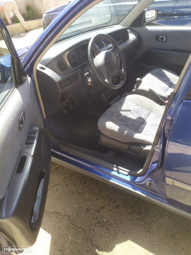 Daihatsu Sirion - 5