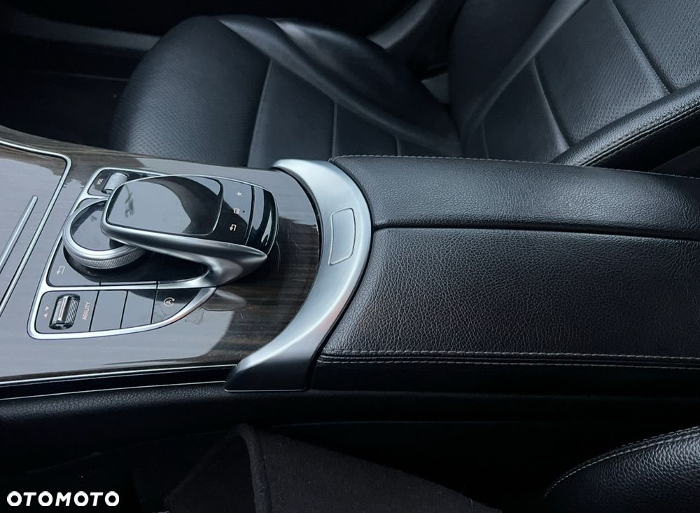 Mercedes-Benz Klasa C 300 7G-TRONIC Exclusive - 29