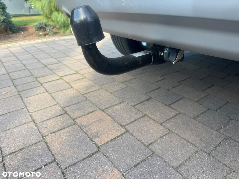 Ford Kuga 2.0 TDCi 2x4 Titanium - 16