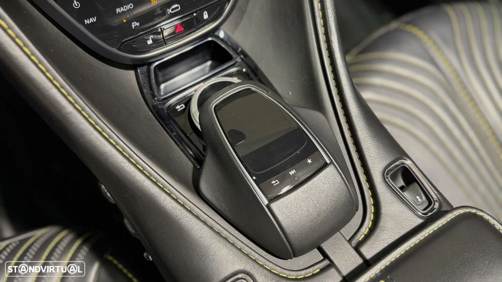 Aston Martin DB11 Volante V8 - 27