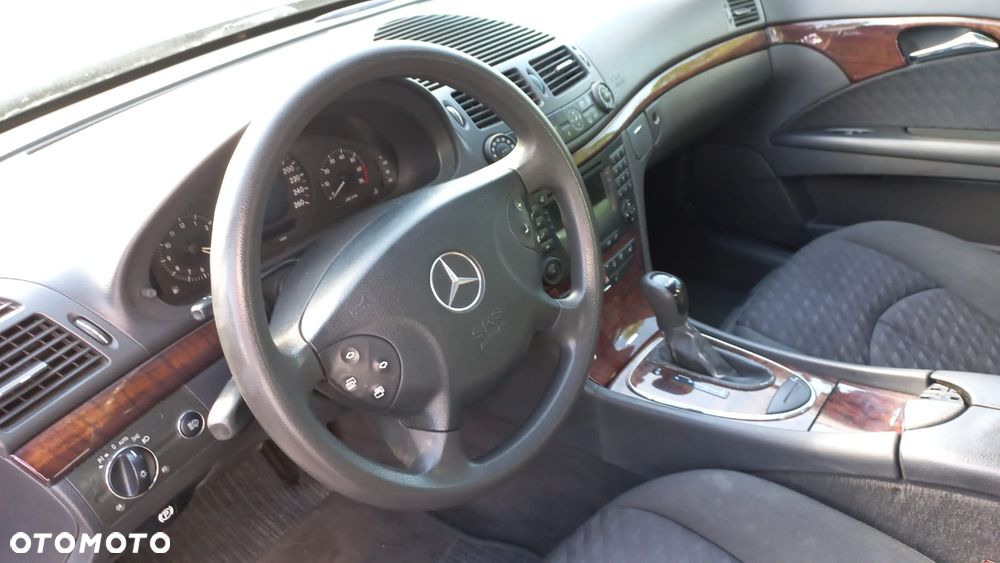 Mercedes-Benz Klasa E 240 4Matic Avantgarde - 9